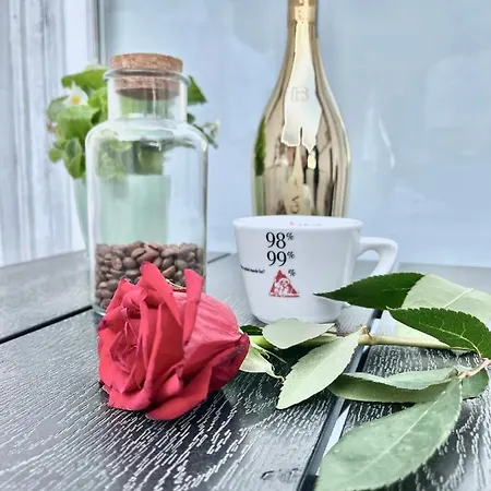 Romantic For Two Persons ポレッチ