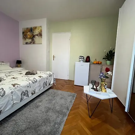 Гостевой дом Romantic For Two Persons 3*