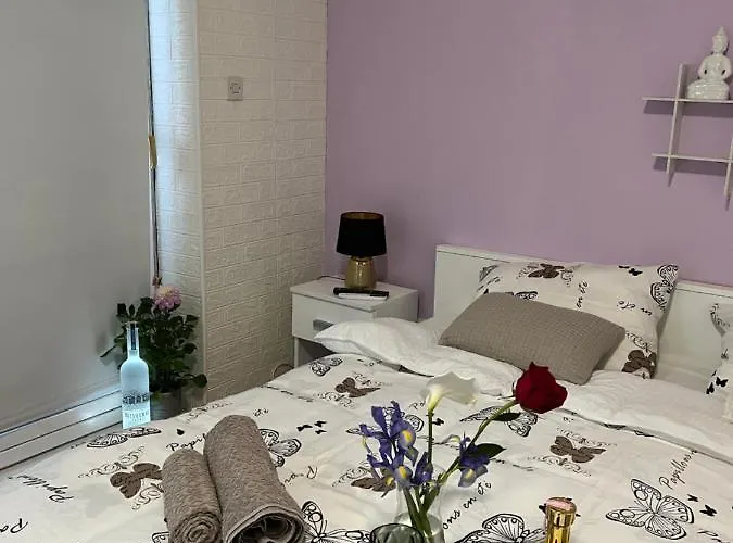 Гостьовий будинок Romantic For Two Persons 3*